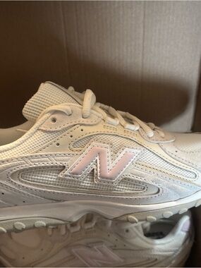 New Balance Kids White Sneakers with Pale Pink 'N' Logo